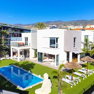 https://villa-oasis-garden.adeje-hotels.com