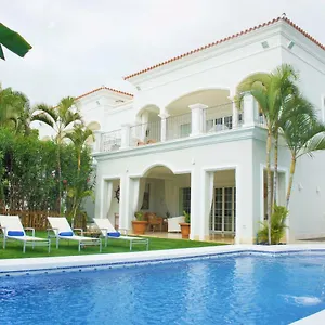 https://villa-esplendida.adeje-hotels.com